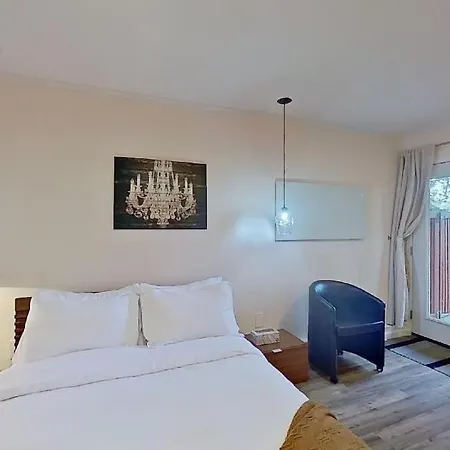 Tranquil 1Br/1Ba Mountain Like City Retreat-3